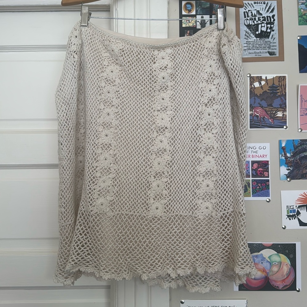Vintage cream colored skirt. No tags, appears like a size 18-20.